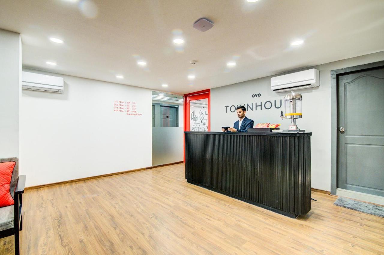 ホテル Oyo Townhouse 104 Koramangala Maharaja Signal バンガロール エクステリア 写真