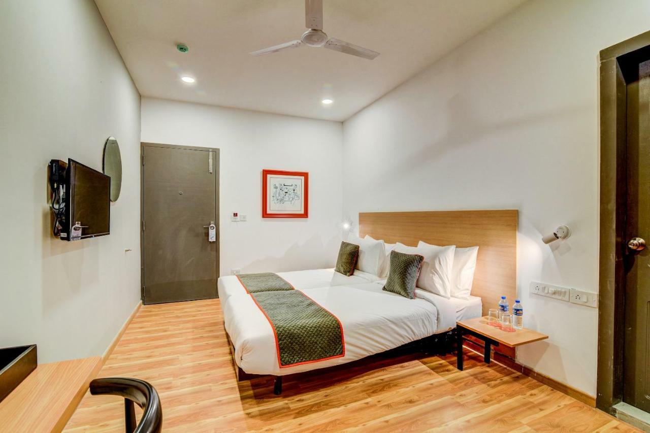 ホテル Oyo Townhouse 104 Koramangala Maharaja Signal バンガロール エクステリア 写真