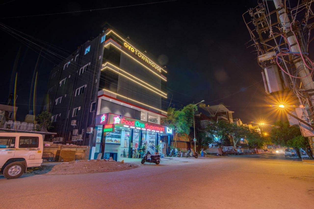 ホテル Oyo Townhouse 104 Koramangala Maharaja Signal バンガロール エクステリア 写真