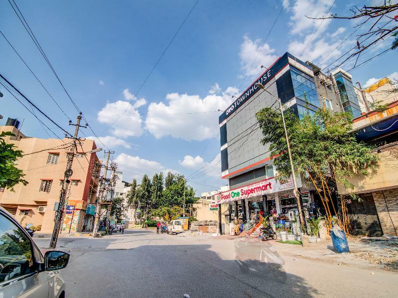 ホテル Oyo Townhouse 104 Koramangala Maharaja Signal バンガロール エクステリア 写真